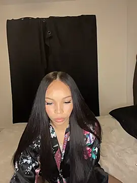 nikkiloveee online show from November 6, 12:00 am