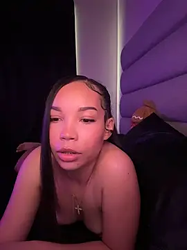 nikkiloveee online show from February 2, 9:24 pm