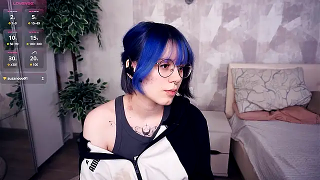 Snapshot of KellePourier chatting on December 5, 7:10 pm KellePourier online show from December 5, 7:10 pm