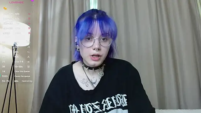 KellePourier online show from April 17, 6:05 am