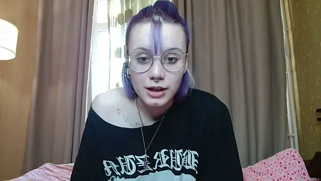 Snapshot of KellePourier chatting on May 16, 6:21 am KellePourier online show from May 16, 6:21 am