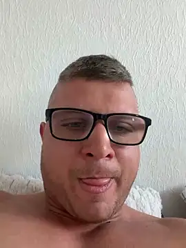 Snapshot of PolishBoy1995 chatting on May 11, 2:45 pm PolishBoy1995 online show from May 11, 2:45 pm