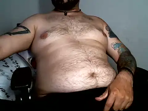 Snapshot of thethickbear chatting on June 15, 1:41 am thethickbear online show from June 15, 1:41 am