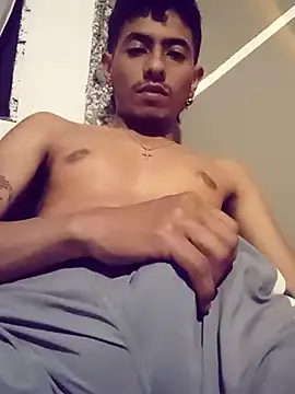 SkinniYamo online show from March 6, 5:04 am