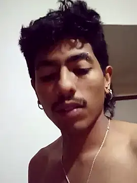 SkinniYamo online show from April 21, 4:52 am