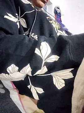 Snapshot of Hot-Rubyy chatting on December 5, 5:42 pm Hot-Rubyy online show from December 5, 5:42 pm