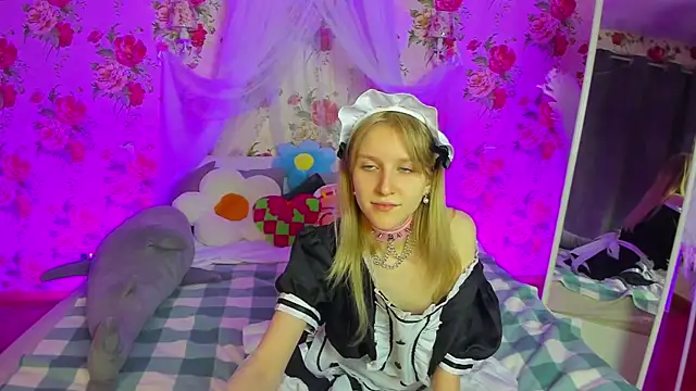 KissChristie   online show from November 7, 7:25 pm