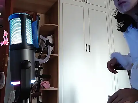 Snapshot of Qt889999 chatting on November 16, 1:22 am Qt889999 online show from November 16, 1:22 am