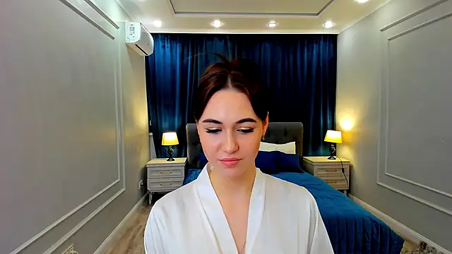 MakeYoueHappy online show from November 21, 7:45 pm