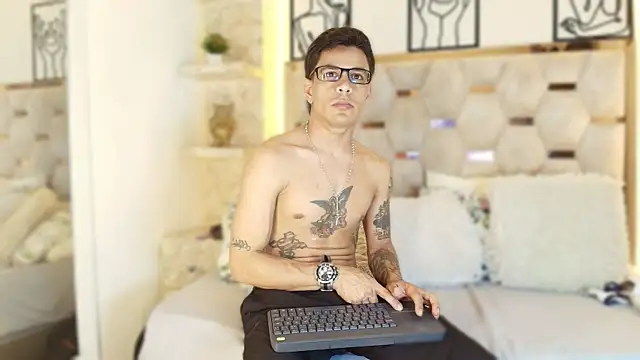 Andrew Haalls online show from November 26, 8:32 pm