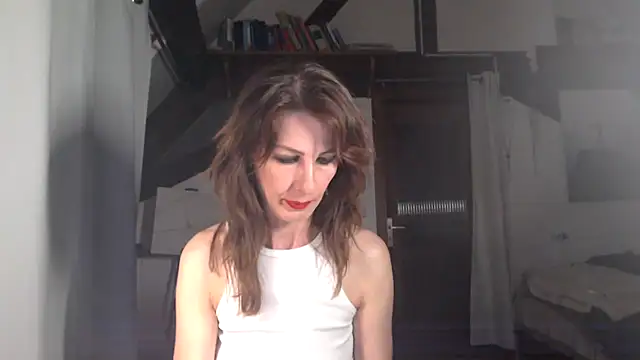 MissDyannis online show from April 5, 8:06 pm