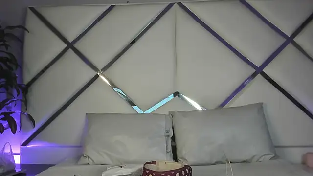 SweetPetiite online show from October 30, 12:17 pm