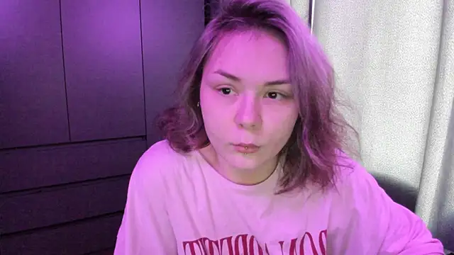 sophia lix online show from December 18, 4:29 am