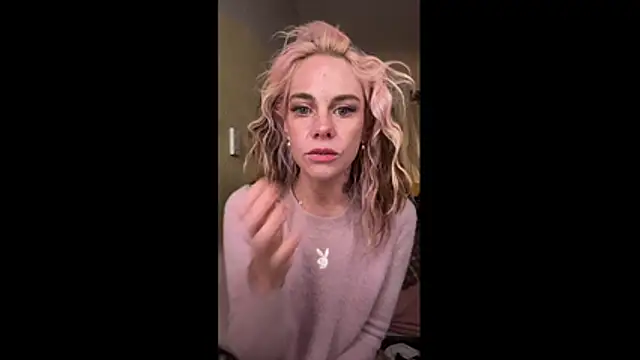 roxiebaby online show from October 27, 1:53 am