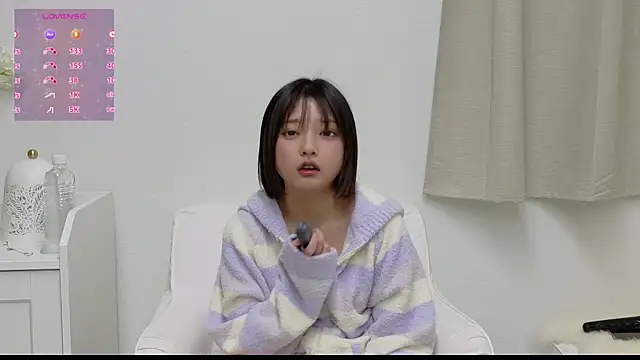 Snapshot of -Yoru- chatting on February 7, 8:29 am -Yoru- online show from February 7, 8:29 am