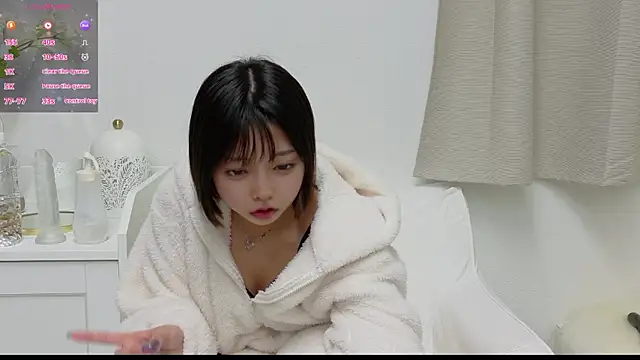 Snapshot of -Yoru- chatting on February 19, 9:05 am -Yoru- online show from February 19, 9:05 am