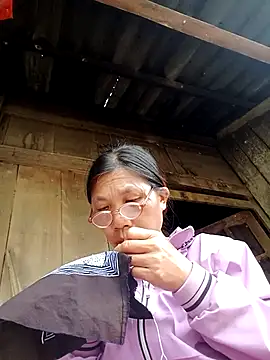 bella-la online show from October 29, 5:42 am