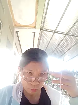 bella-la online show from November 28, 8:50 am