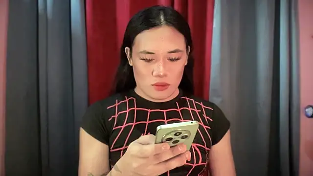 Snapshot of untouchable_mia chatting on November 9, 10:30 pm untouchable mia online show from November 9, 10:30 pm