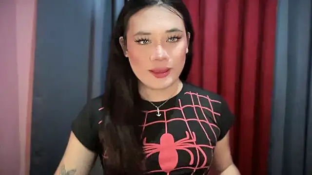 Snapshot of untouchable_mia chatting on November 16, 1:00 am untouchable mia online show from November 16, 1:00 am