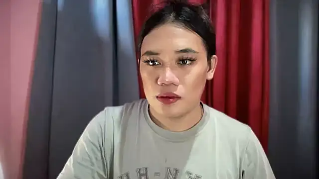 Snapshot of untouchable_mia chatting on November 20, 12:22 am untouchable mia online show from November 20, 12:22 am