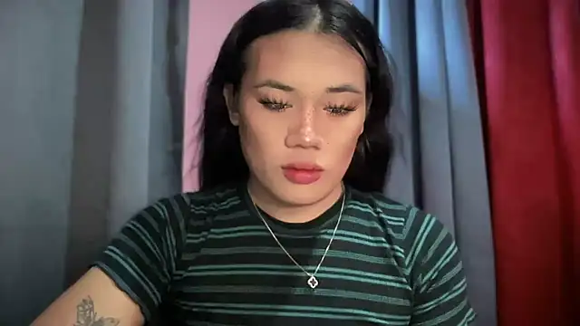 Snapshot of untouchable_mia chatting on November 29, 12:57 am untouchable mia online show from November 29, 12:57 am