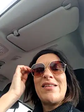 Piediniecollant online show from November 12, 11:10 am