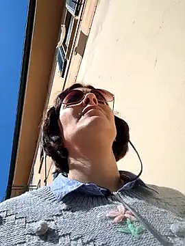 Piediniecollant online show from April 9, 10:20 am