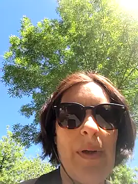 Piediniecollant online show from April 24, 10:39 am