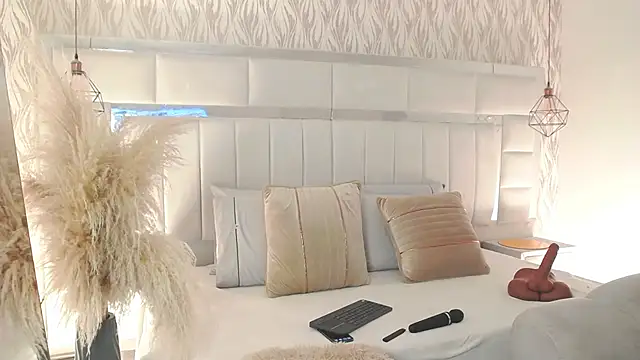 alaya noir  online show from April 7, 1:00 pm