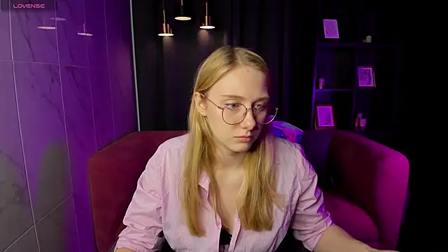 Liana Ln online show from December 15, 1:26 pm