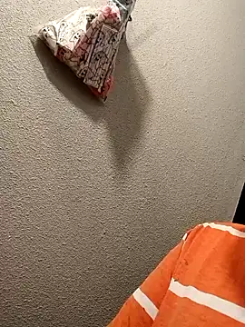 Snapshot of primo6969 chatting on April 6, 5:52 am primo6969 online show from April 6, 5:52 am