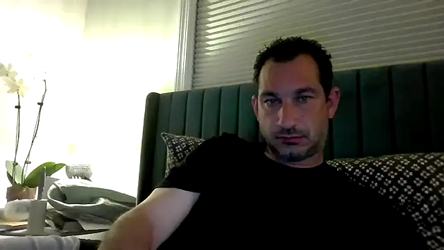 Snapshot of ckraiders84 chatting on May 16, 3:47 am ckraiders84 online show from May 16, 3:47 am