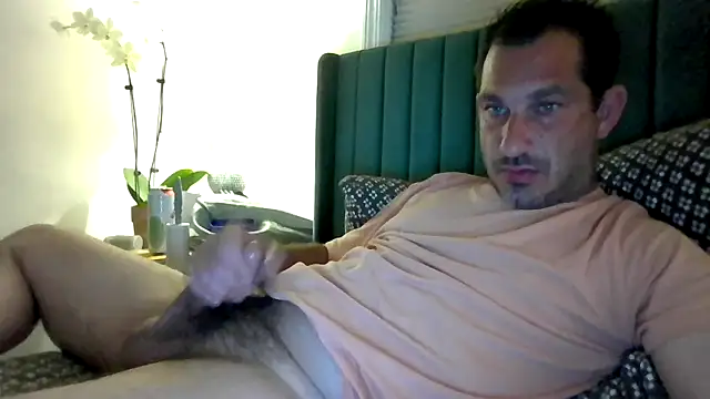 Snapshot of ckraiders84 chatting on May 17, 4:21 am ckraiders84 online show from May 17, 4:21 am