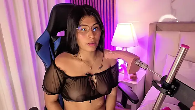 Mara Scott online show from November 10, 7:57 pm