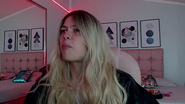 KikiVelvet online show from January 9, 9:27 pm