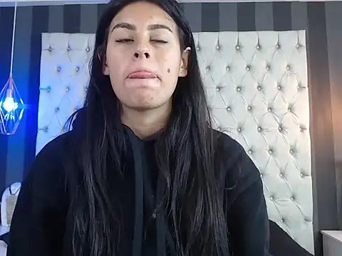 Camile Petite online show from November 18, 7:18 pm