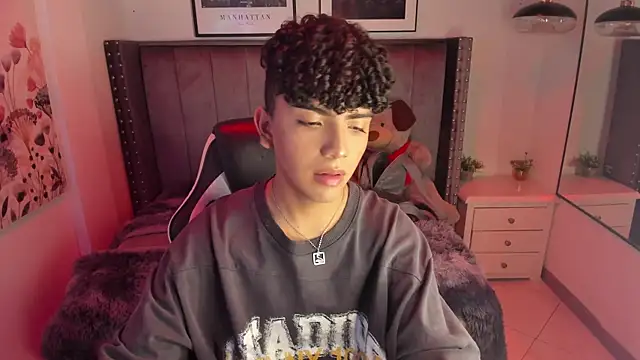 Niick Twiink online show from December 16, 7:52 pm