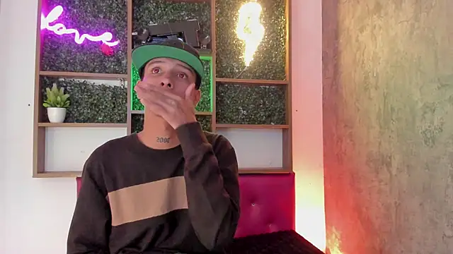 Max Steell online show from October 28, 5:44 am