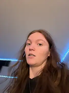 Snapshot of stonerbaby chatting on November 12, 1:39 am stonerbaby online show from November 12, 1:39 am