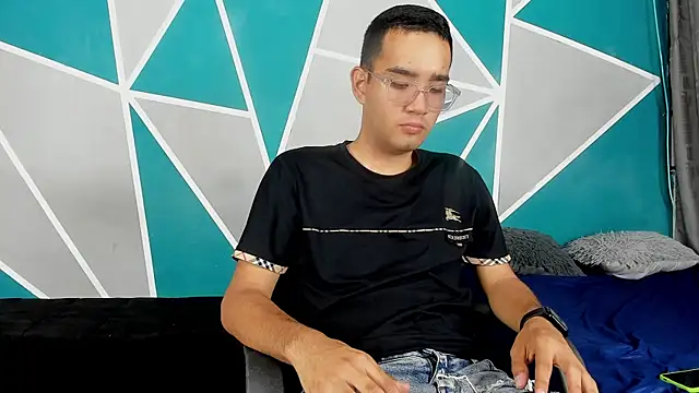 Snapshot of kenny_boy23 chatting on October 28, 7:16 pm kenny boy23 online show from October 28, 7:16 pm