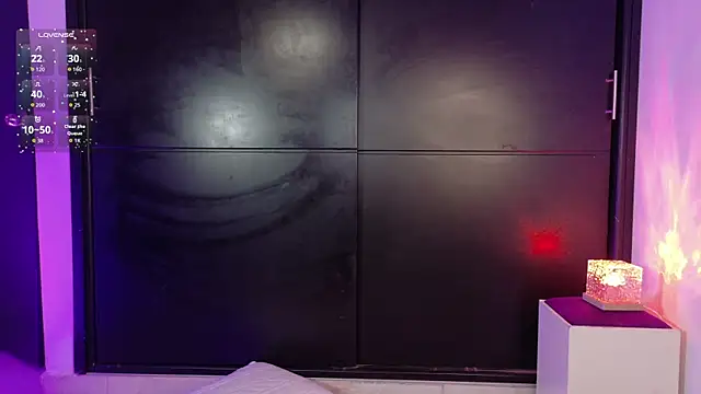 Snapshot of emilyy1_ chatting on December 16, 8:58 pm emilyy1 online show from December 16, 8:58 pm