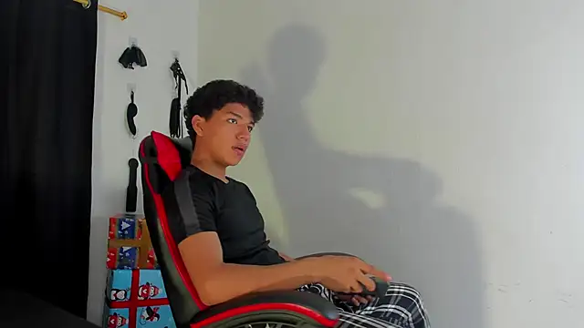 Maximiliano Khalil online show from December 14, 7:51 pm