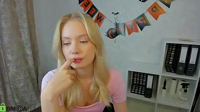 Melanie Ryer online show from October 29, 1:19 am