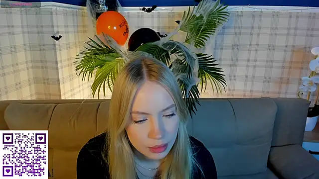 Melanie Ryer online show from October 30, 1:07 am