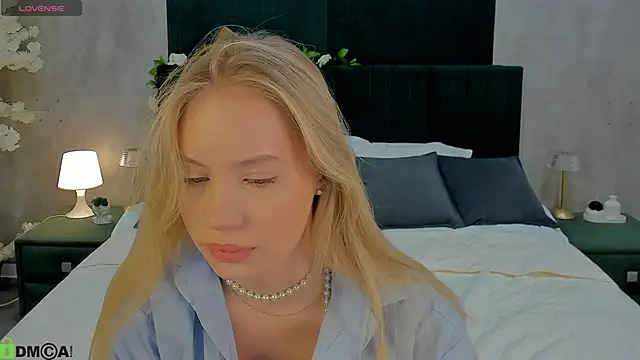 Melanie Ryer online show from November 24, 11:59 pm