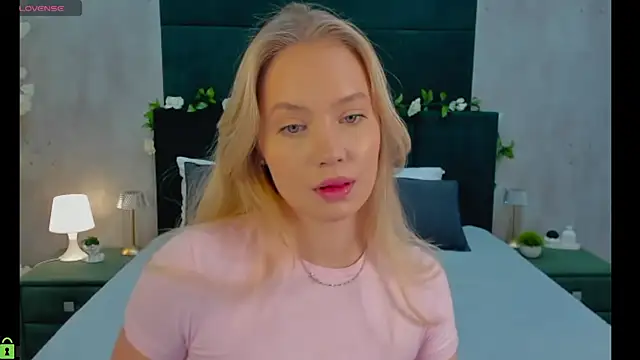 Melanie Ryer online show from November 26, 1:06 am