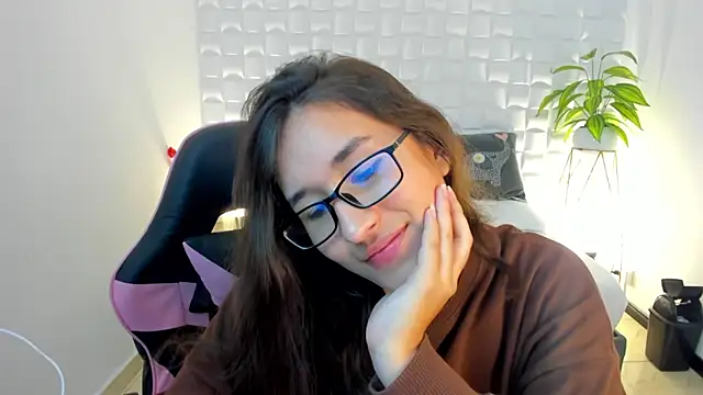 victoria 243 online show from March 6, 8:38 pm