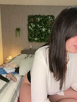 MysteryGirl   online show from December 5, 8:56 am