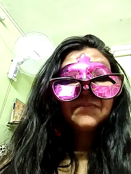 Snapshot of LOVE__RANI chatting on July 13, 7:44 am LOVE RANI online show from July 13, 7:44 am